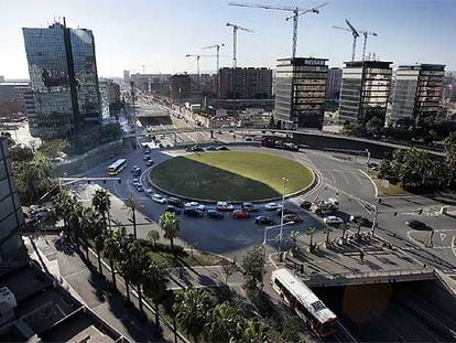 Una vista de la plaza de Cerdà y de las obras de soterramiento de la Gran Via.