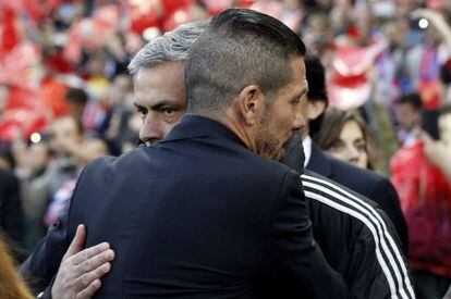 Simeone y Mourinho, durante el partido de ida.