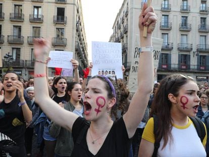 Concentración en Barcelona contra la primera sentencia de la Manada, en abril de 2018. 