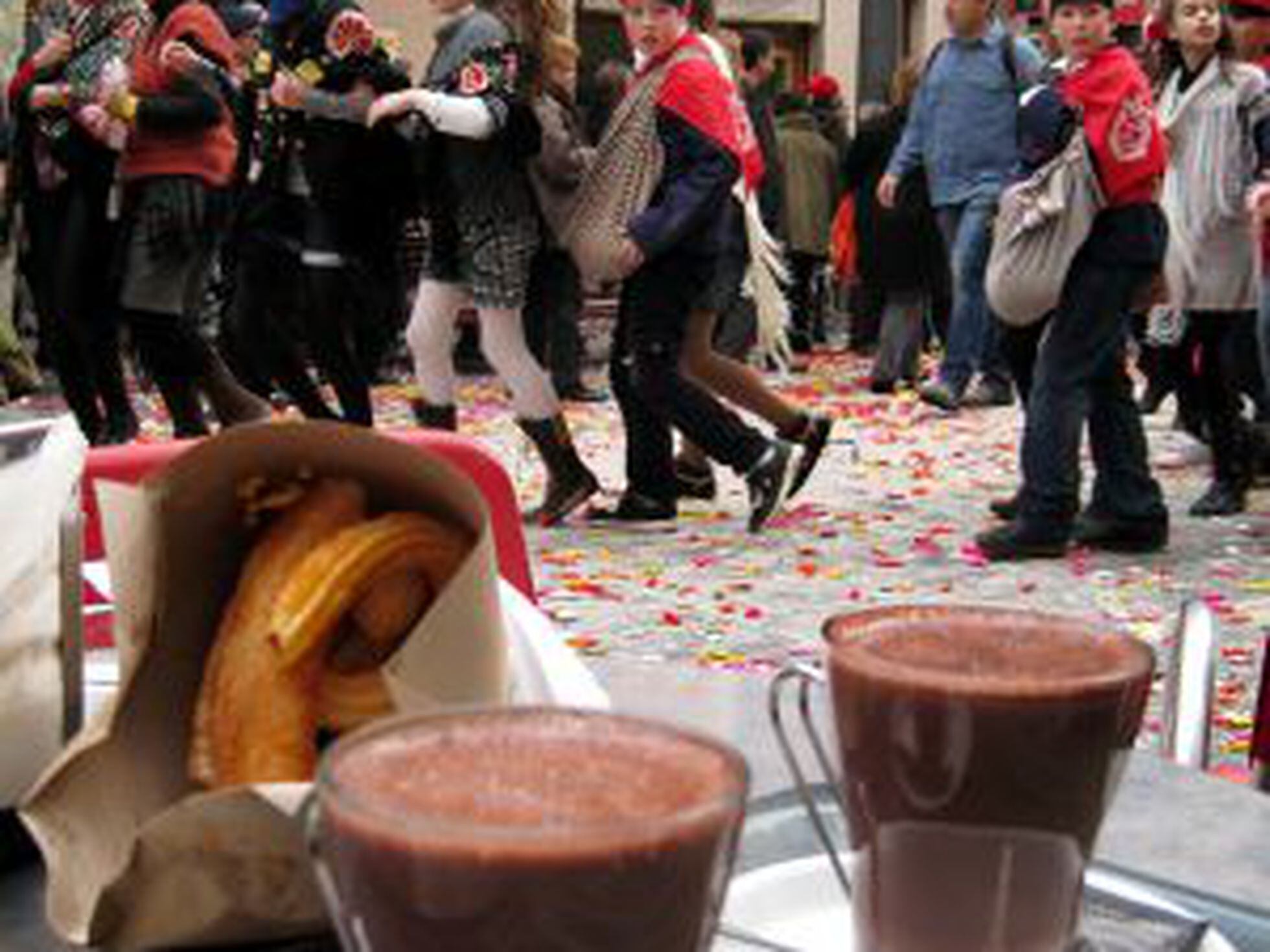 Guerras de caramelos, peticiones de matrimonio Así hemos celebrado el  Carnaval