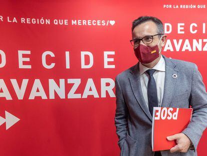 El secretario general del PSOE en la Región de Murcia, Diego Conesa, durante la rueda de prensa de este miércoles.