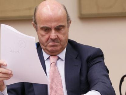 El ministro de Econom&iacute;a en funciones, Luis de Guindos.  