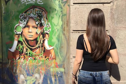 Mural d'Akore al número 11 del carrer Cremat Gran i Xic de Barcelona.