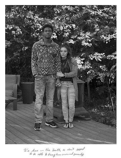 “We live in the South, so don't expect to be able to bring him around family” (“Vivimos en el sur, por lo que esperamos poder llevarlo al margen de nuestra familia”).