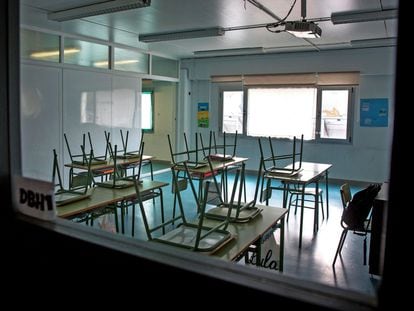 Un aula vacía en un colegio de la Labastida, este lunes.