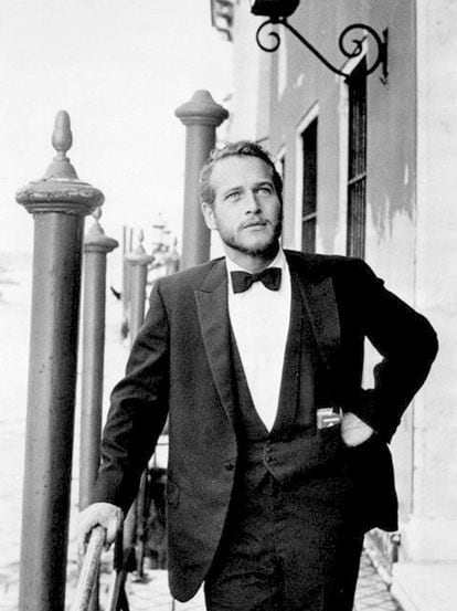 Hoy el actor más atractivo de la historia, es decir, Paul Newman, hubiese cumplido 94 años. Murió en 2008 de un cáncer pulmón pero su legado sigue más que presente en nuestras retinas. Esta galería es una advertencia masculina: nunca seréis como él. Nunca os quedará la pajarita tan bien.