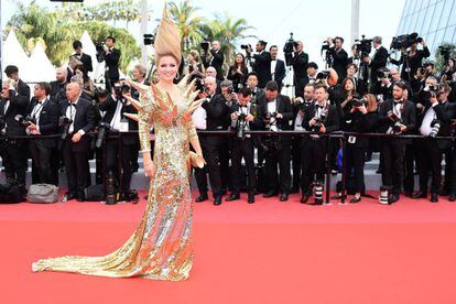 La actriz rusa Elena Lenina asiste a la proyección de la película 'Todos Lo Saben' en la primera jornada del Festival de Cannes, el 8 de mayo de 2018.