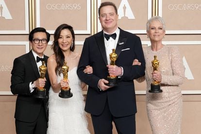 Los cuatro ganadores al Oscar por la mejor interpretación de 2023: Ke Huy Quan (actor de reparto), Michelle Yeoh (actriz protagonista), Brendan Fraser (actor protagonista) y Jamie Lee Curtis (actriz de reparto), el 12 de marzo de 2023.