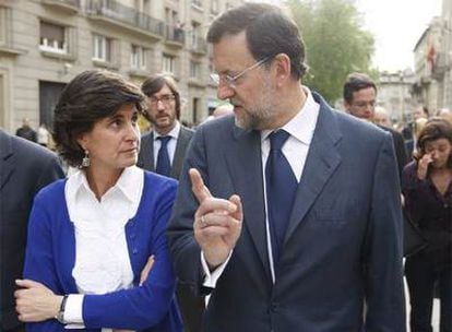 Mariano Rajoy y María San Gil, el miércoles 14 de mayo en Vitoria.