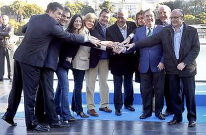 Arenas, con los cabezas de lista.