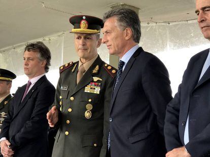 Mauricio Macri y el general Claudio Pasqualini, jefe del Ejército, durante la celebración del 208 aniversario del Ejército argentino, el 29 de mayo pasado. 