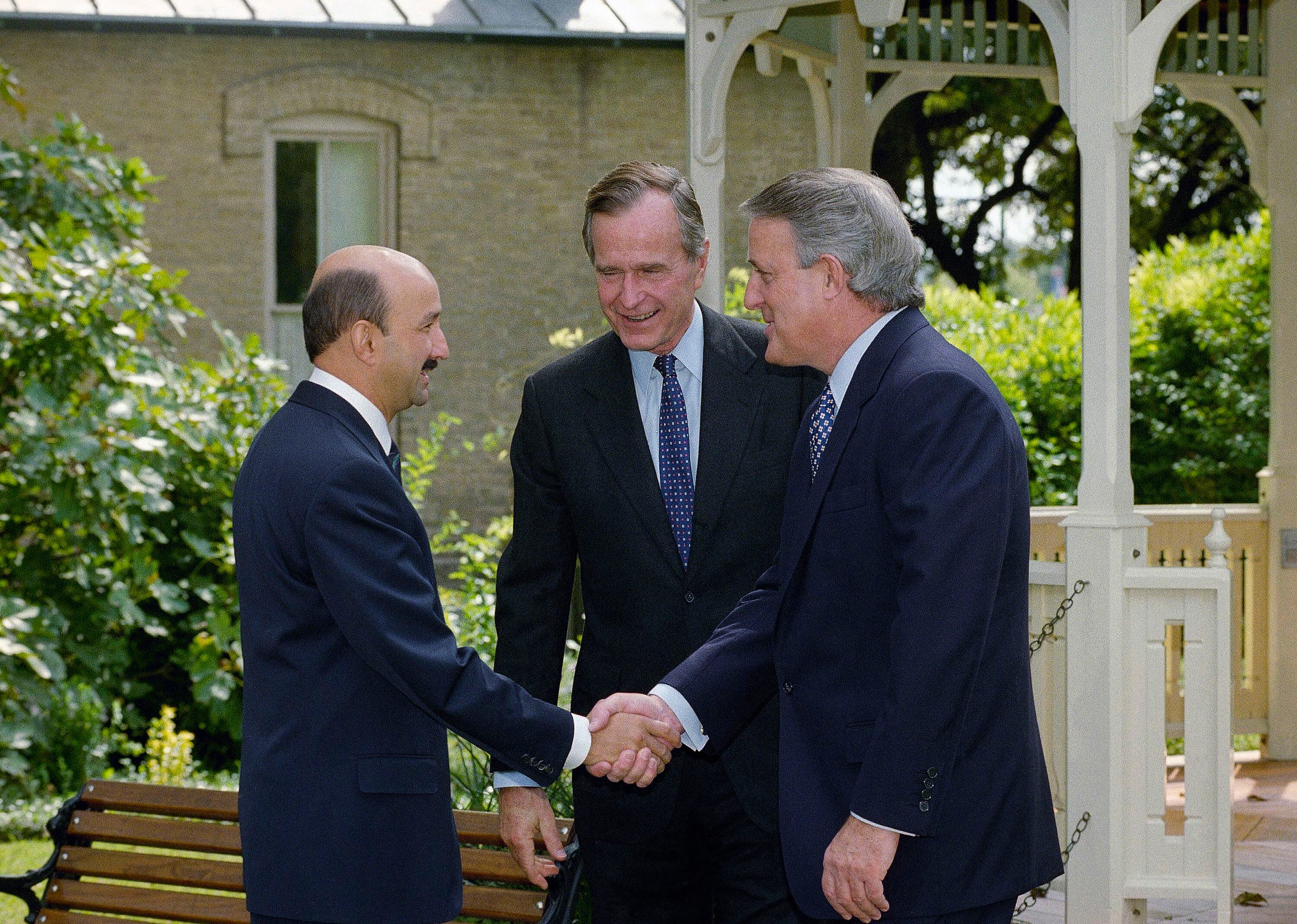 Carlos Salinas de Gortari, George Bush y Brian Mulroney, durante un acto para celebrar la entrada en vigor del TLCAN, en San Antonio (EE UU), el 7 de octubre de 1992. 