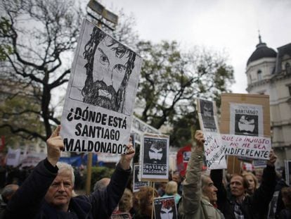 Los carteles con el rostro del joven Maldonado se multiplicaron en la plaza de Mayo.