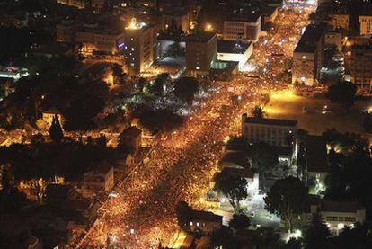 Miles de jóvenes israelíes protestan por las calles de Tel Aviv.