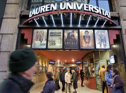 Entrada ayer de los cines Lauren Universitat de Barcelona.