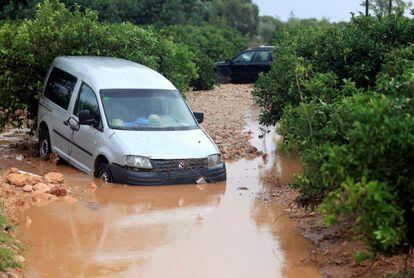 España está en alerta por el paso de una depresión aislada en niveles altos (DANA) que ya ha dejado fuertes precipitaciones y numerosas incidencias sobre todo en la Comunidad de Madrid, Comunidad Valenciana, Castilla-La Mancha y Navarra.