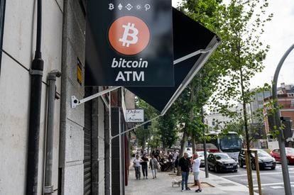Un cajeros automático de bitcóin en Madrid.