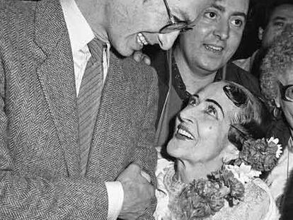 Jorge Verstrynge, candidato de Coalición Popular a la alcaldía de Madrid en 1983, con Estrellita Castro.
