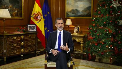 El Rey Felipe VI durante su discurso de Nochebuena desde el Palacio de la Zarzuela, en Madrid.