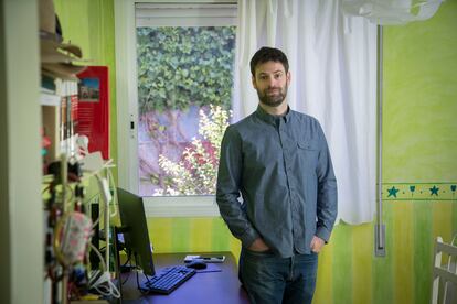 Jacobo Blasco, desarrollador web, en su oficina en Villaviciosa de Odón (Madrid). 