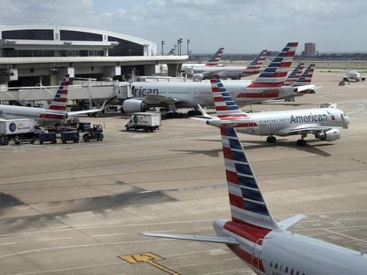 Varios aviones de American Airlines, la semana pasada en el aeropuerto de Dallas.ichiro Sato)