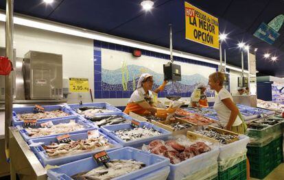 Mostrador de pescado en una de las tiendas de Mercadona que ya ofrecen productos de la lonja local