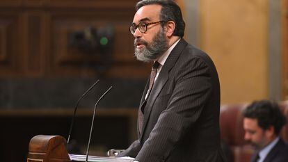 El diputado de Vox José María Sánchez interviene en la sesión plenaria del Congreso, este martes.