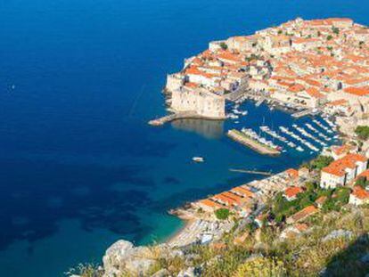 Vista aérea del casco histórico de la ciudad de Dubrovnik (Croacia).