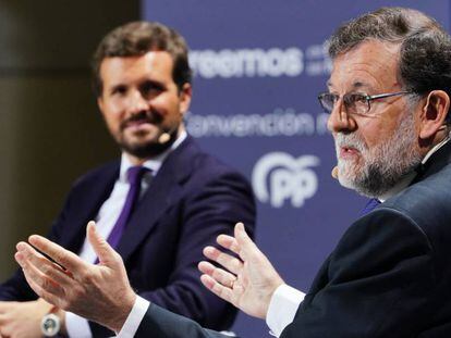 El líder del PP, Pablo Casado, y el expresidente Mariano Rajoy. 