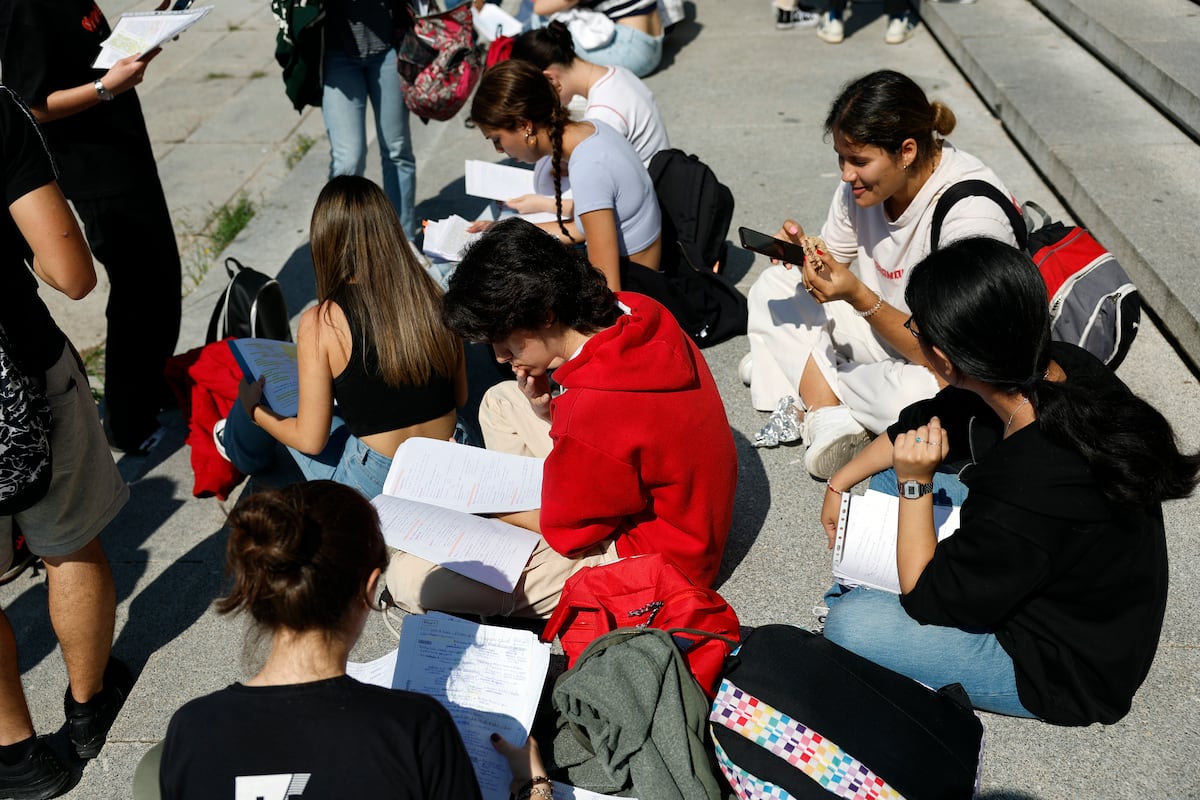 EVAU: La Selectividad única para toda España: un mensaje político eficaz y un gran lío educativo |  Educación