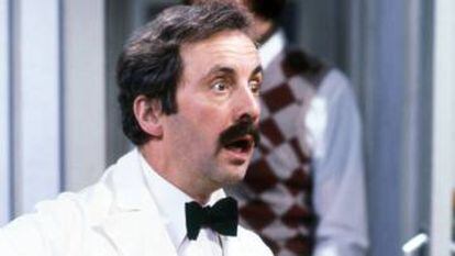 Andrew Sachs interpretando a Manuel en 'Fawlty Towers'.