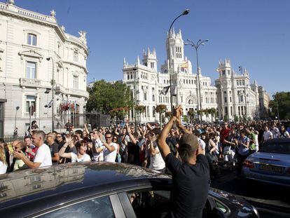 Miles de funcionarios se manifiestan por las calles de Madrid.