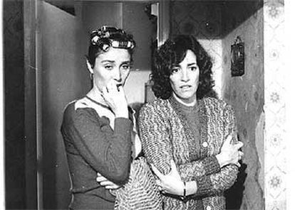 Verónica Forqué and Carmen Maura, in 'What have I done to deserve this?', By Pedro Almodóvar.