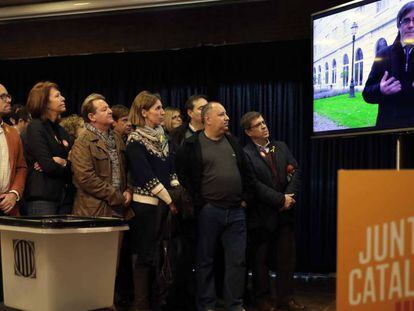 Puigdemont habla por videoconferencia en un acto este mediod&iacute;a en La Garriga (Barcelona).