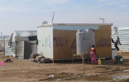 Tanque de agua potable en el campo de refugiados.