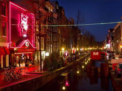 El Barrio Rojo de Ámsterdam, la zona del centro de la ciudad donde se concentra el negocio de la prostitución.