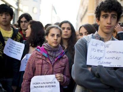 Estudiantes italianos recuerdan al magistrado Falcone.