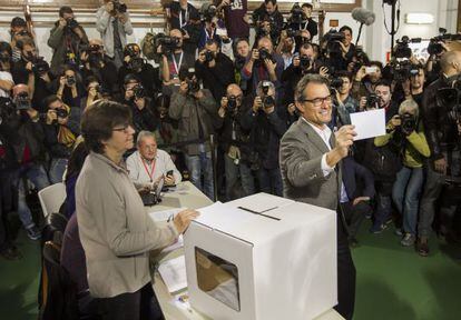 El president de la Generalitat, durant la votació a la jornada del 9-N.