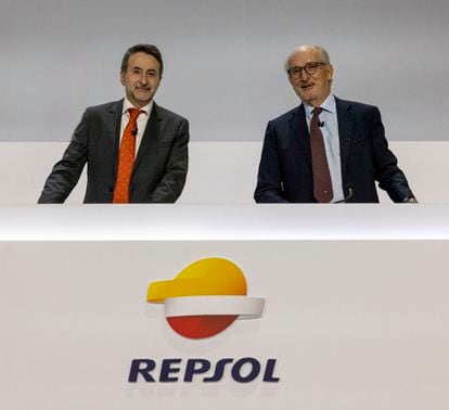 Josu Jon Imaz, consejero delegado de Repsol, y Antoni Brufau, presidente.