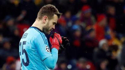 Igor Akinfeev durante el partido ante el Benfica.