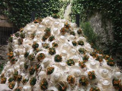 Instalación floral durante la edición de 2012 del festival Temps de Flors en Girona.