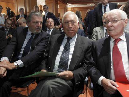 Los ministros García-Margallo y Méndez de Vigo con el director del Instituto Cervantes, Víctor García de la Concha, en la presentación del Siele.
