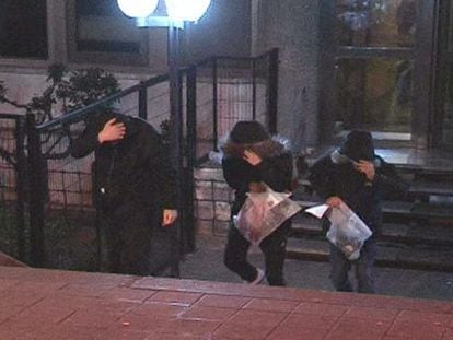 Imagen de archivo de varios implicados saliendo de los juzgados