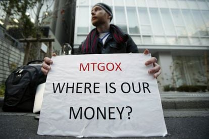 Kolin Burges lleva una semana ante la sede de Mt. Gox en Tokio exigiendo la recuperaci&oacute;n del dinero que ten&iacute;a depositado en la plataforma desaparecida.