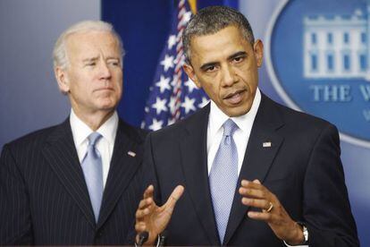 El vicepresidente, Joseph R. Biden, junto al presidente de Estados Unidos, Barack Obama, durante la rueda de prensa tras evitar el abismo fiscal.