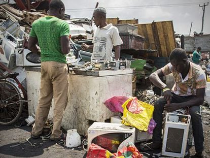 Vertedero de Agbogbloshie en Accra, Ghana, donde van a parar los residuos de Europa y Estados Unidos.