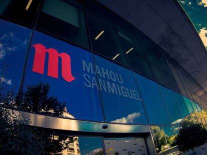 Entrada de la sede de Mahou San Miguel, en Madrid.