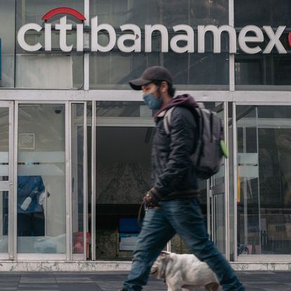 A Banco Nacional de Mexico SA (Banamex) Citibanamex bank branch in Mexico City, Mexico, on Wednesday, Jan. 12, 2022. Citigroup Inc. is planning to exit retail-banking operations in Mexico, where it has its largest branch network in the world, as part of Chief Executive Officer Jane Frasers continued push to overhaul the firms strategy. Photographer: Jeoffrey Guillemard/Bloomberg