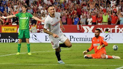 Ocampos celebra el segundo gol del Sevilla.