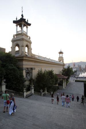 El pabellón de Victoria Eugenia, que junto con el de Alfonso XIII, situado en frente son el centro de interés del plan museístico de Montjuïc.